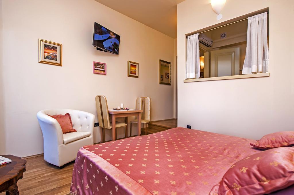 Antica Porta Sul Mar Rovinj