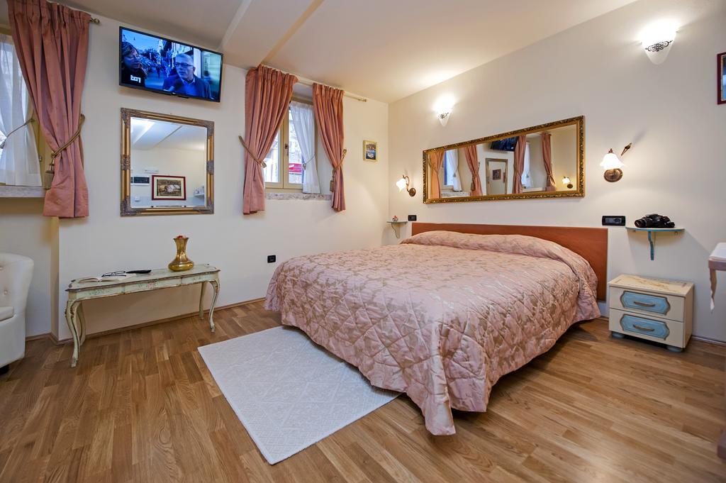 Antica Porta Sul Mar Rovinj